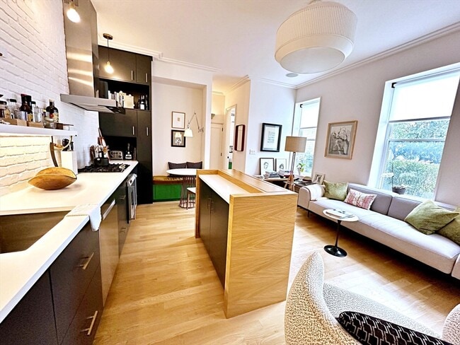 Building Photo - 206 Webster St