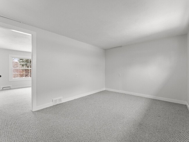 Building Photo - 28 Crestview Dr