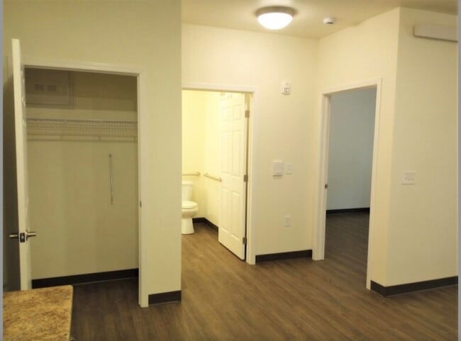 Building Photo - 749 Streeter Dr