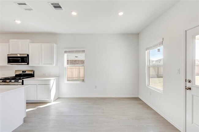 Building Photo - 102 Miglia St