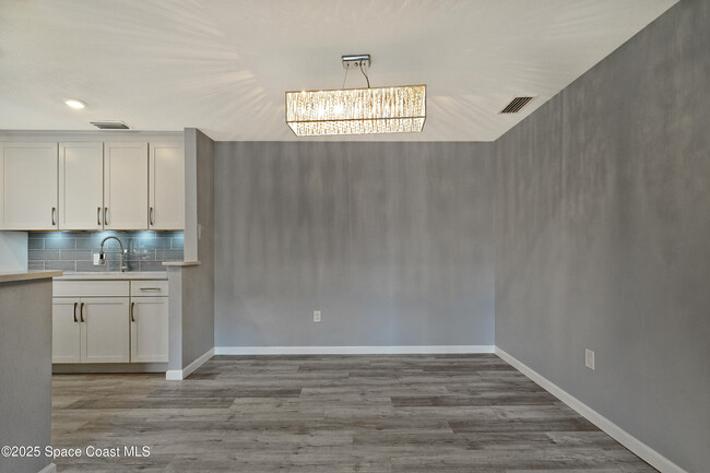 Building Photo - 225 S Tropical Trail