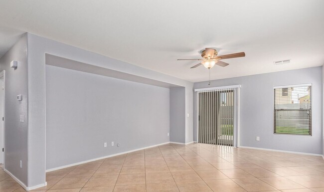 Building Photo - Well maintained 3 bedroom 2 bath charming home Free rent OAC