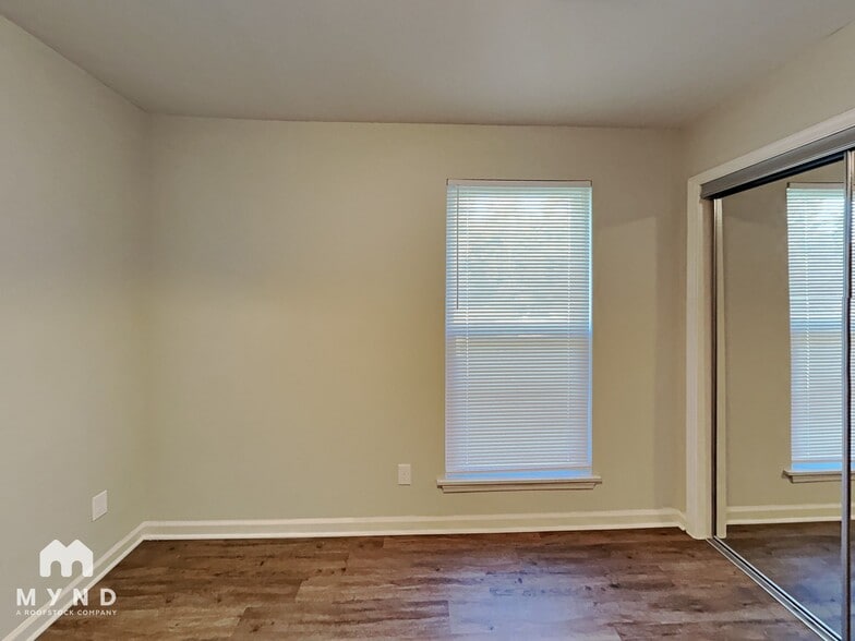 Building Photo - 2 Silverwood Dr