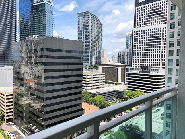 Building Photo - 950 Brickell Bay Dr