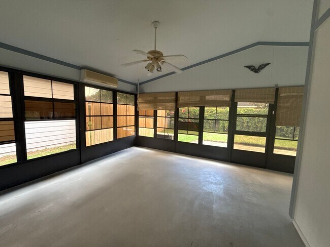 Building Photo - 2216 NE 39th Ave