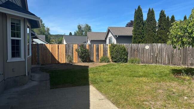 Building Photo - 147 Summerwood Ct