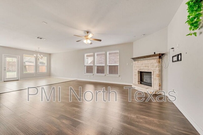 Building Photo - 1900 Spoonbill Dr