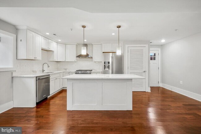 Building Photo - 837 Shepherd St NW