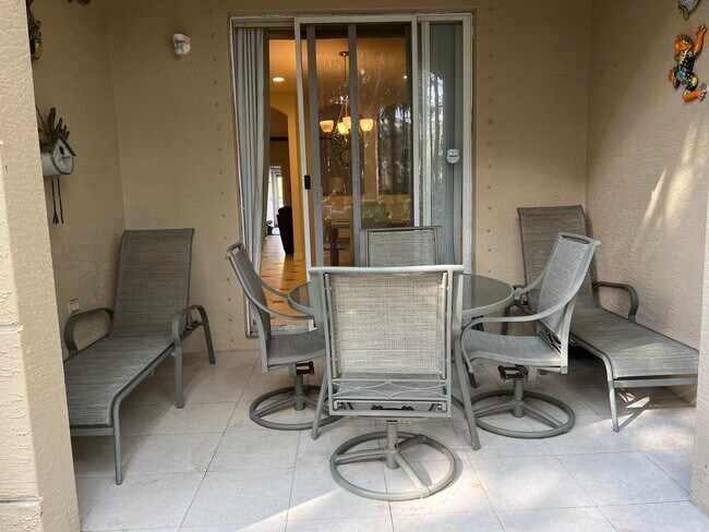 Building Photo - 4991 Bonsai Cir