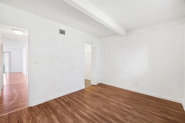 Building Photo - 1325 S Flagler Ave