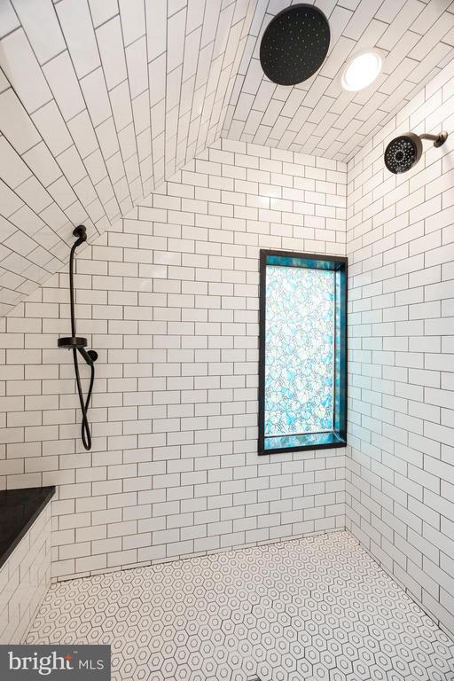 Building Photo - 313 Chestnut St