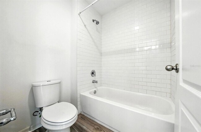 Building Photo - 700 Benoi Dr