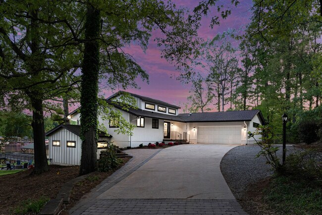 Building Photo - 3837 Fox Run