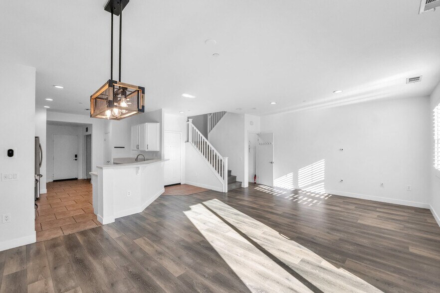 Building Photo - 16710 Nicklaus Dr