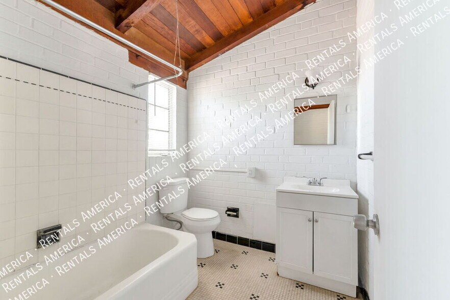 Building Photo - 947 N Alvernon Way