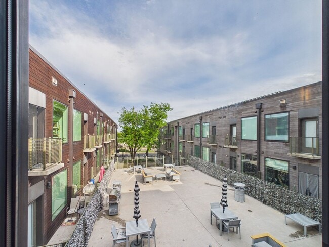 Building Photo - Modern East Austin Condo with City Views & Unmatched Walkability