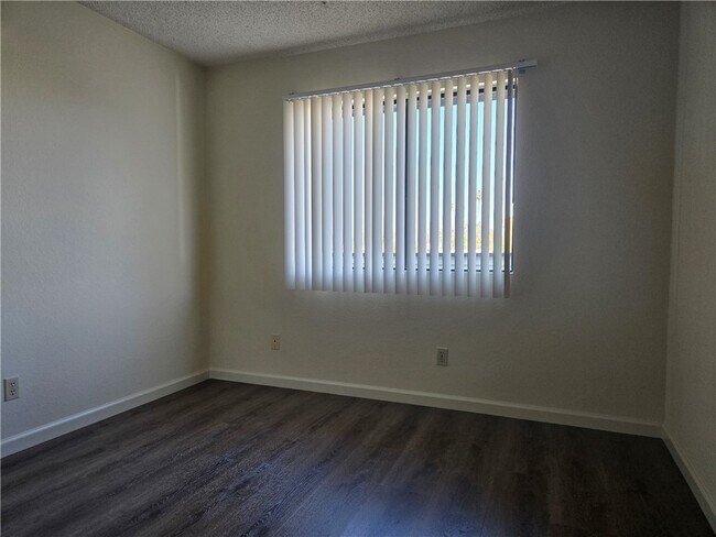 Building Photo - 2624 W Porter Ave