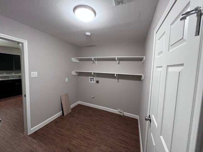 Building Photo - 3633 Thistle St