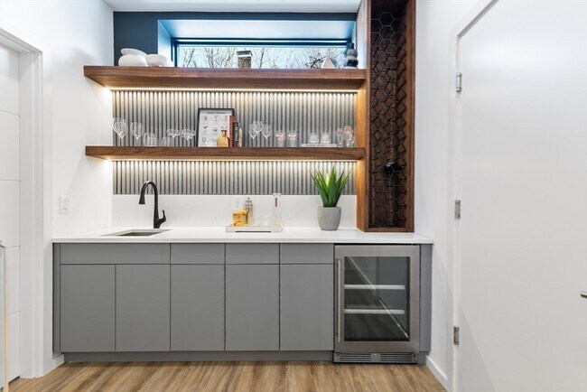 Building Photo - 90 Auburndale Ave