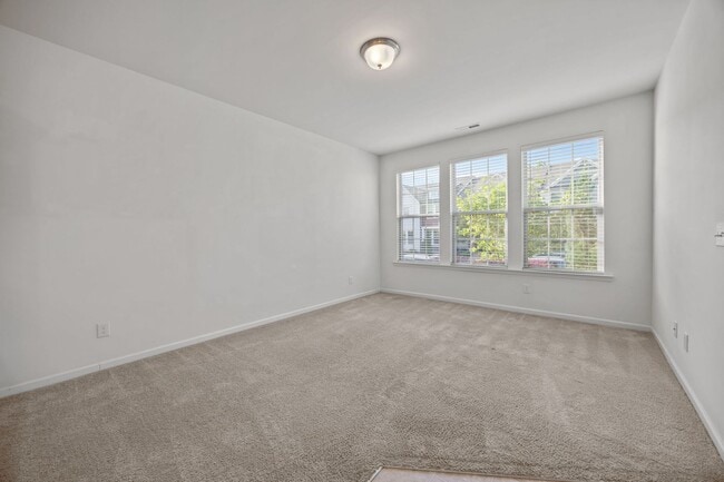 Building Photo - 3-Bedroom Home with Spacious Layout & Private Backyard in Wendell