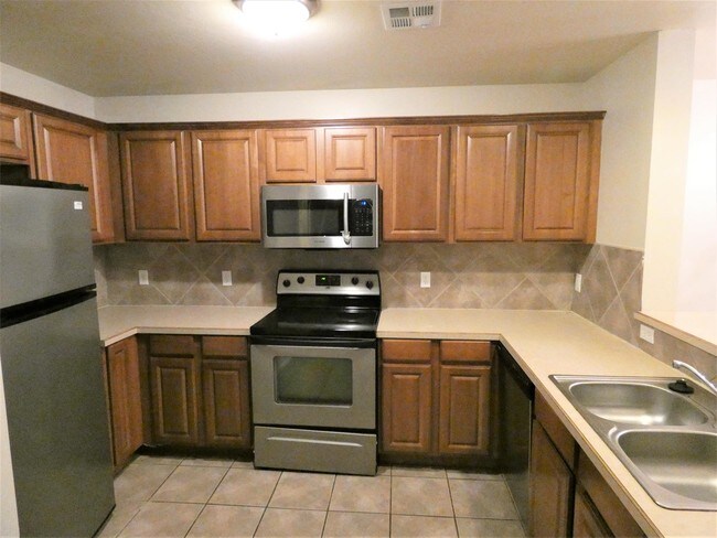 Building Photo - 2625 Cedar Tree Rd