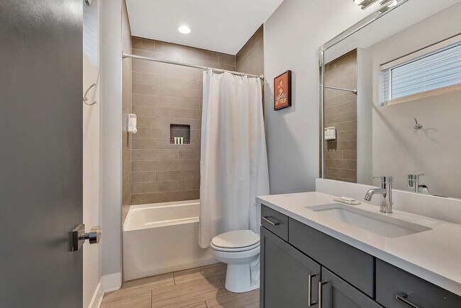 Building Photo - 2716 Delaware Ave