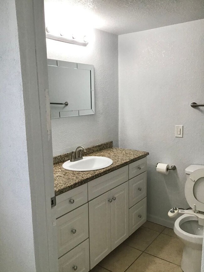 Building Photo - 921 Xavier St