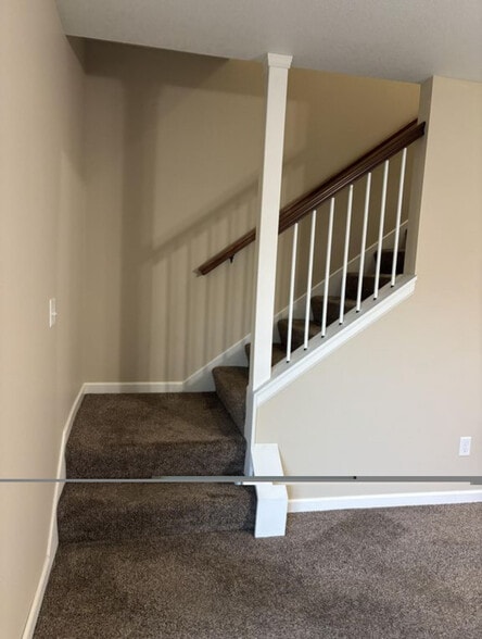 Building Photo - 423 E Cheyenne St