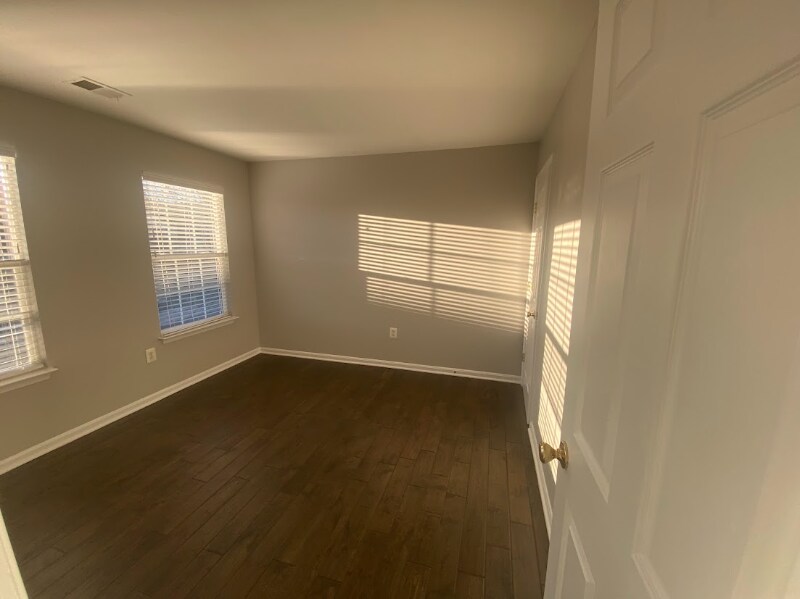 Building Photo - 6765 Sutton Oaks Way