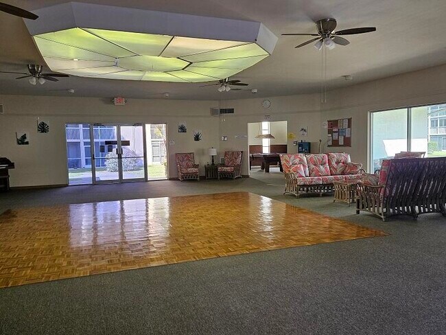 Building Photo - 700 Village Green Ct