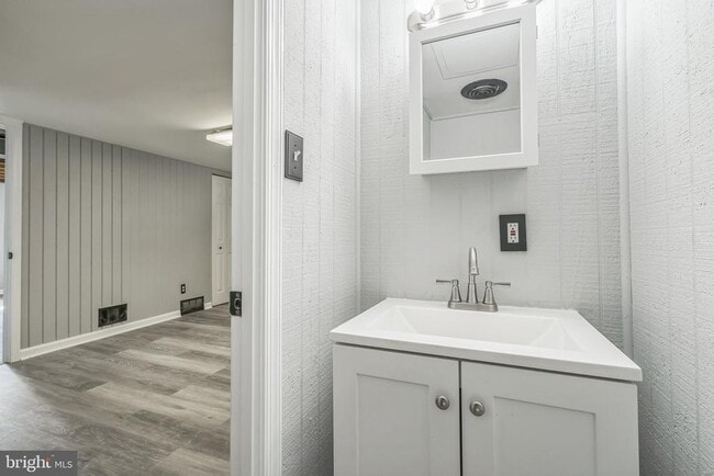 Building Photo - 5919 Daywalt Ave