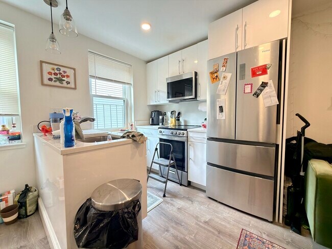 Building Photo - 46 Melrose St