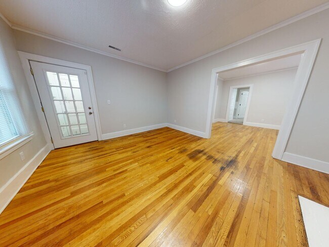 Building Photo - 12061 Cloverlawn Ave