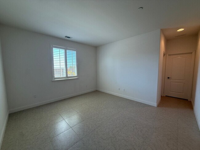 Building Photo - Beautiful Newer Rice Ranch Single Story Ho...