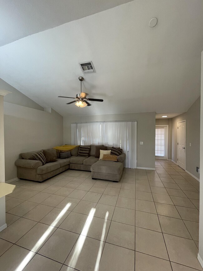 Building Photo - 1602 SW 16th Ct