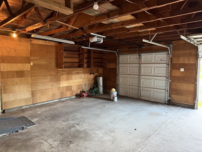 Building Photo - 3525 River Rd