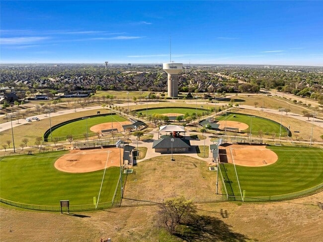 Building Photo - 7305 Oak Leaf Dr