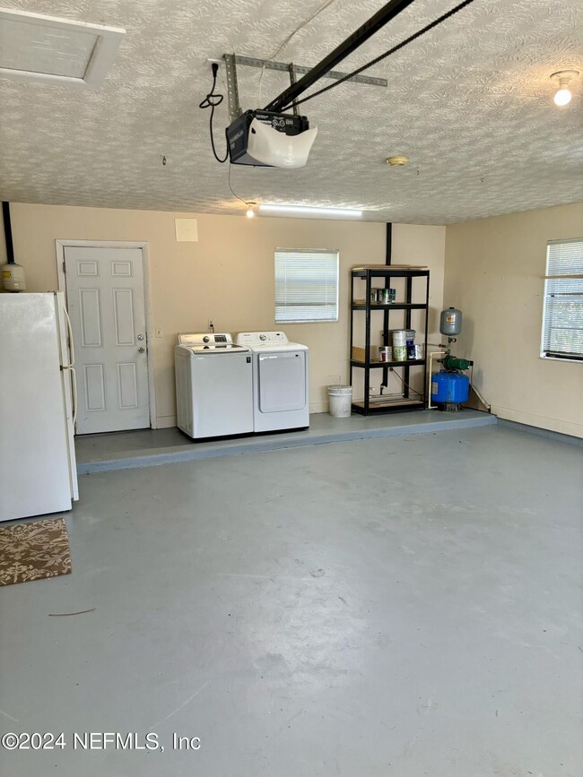 Building Photo - 509 Sunset Dr