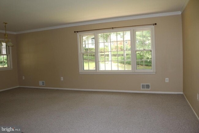 Building Photo - 8634 Aberdeen Ct