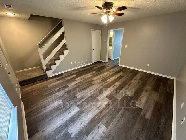 Building Photo - 808 SW Meadowridge Dr