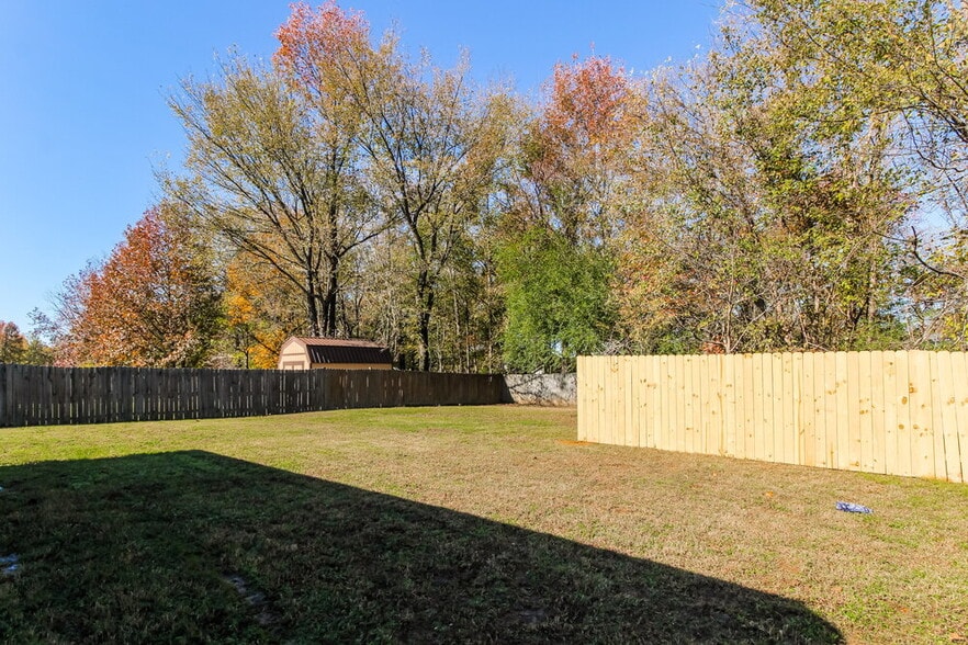 Building Photo - 10790 Wellington Dr