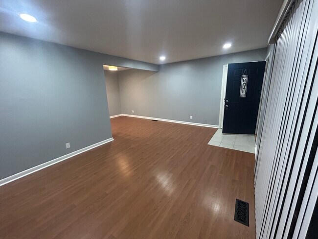 Building Photo - 2340 Carnation Dr