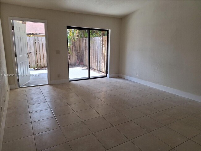 Building Photo - 4322 Woodstock Dr