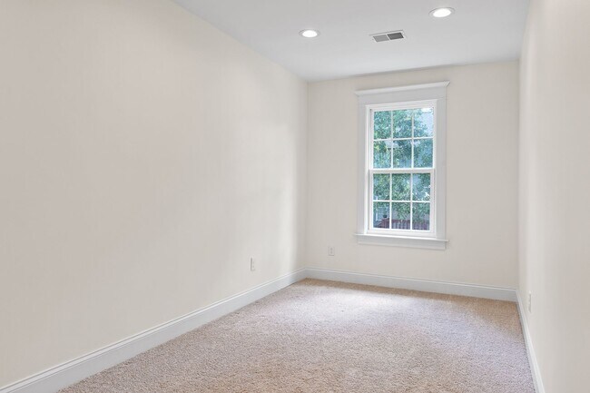 Building Photo - 4 bedroom 2.5 bath house with lawncare, internet and security system included