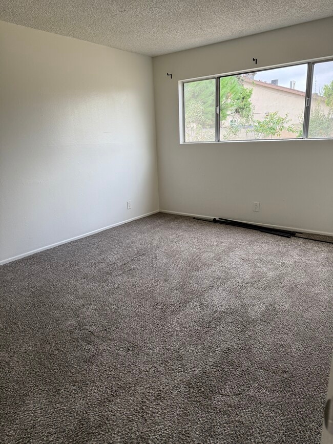 Building Photo - 305-302 N Dwyer Pl