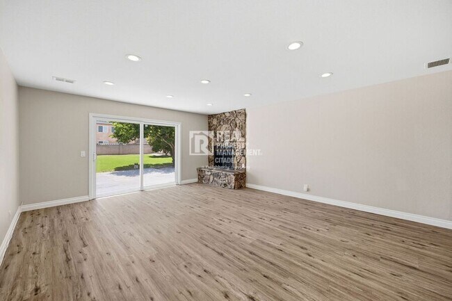 Building Photo - 5082 Edinger Ave