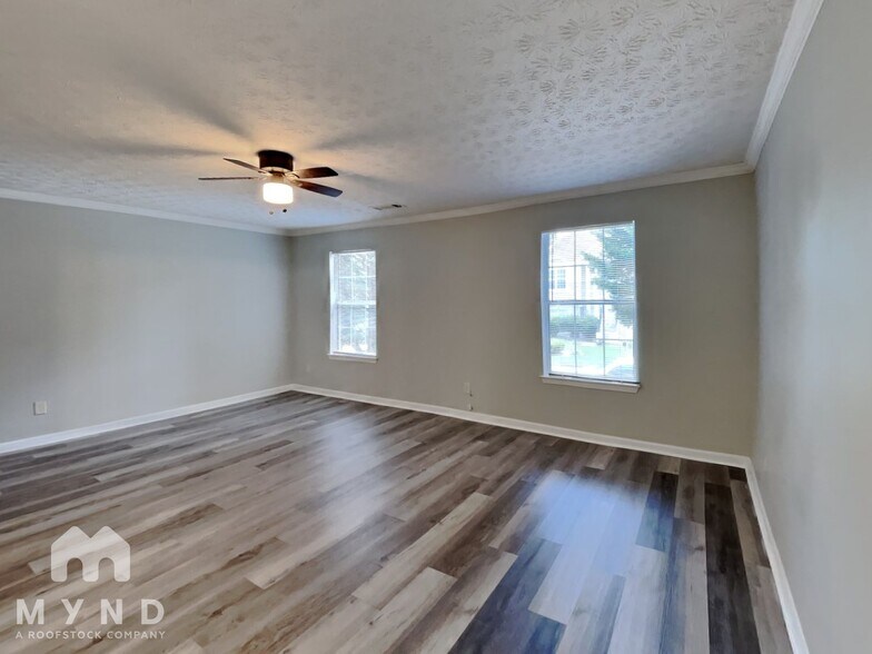 Building Photo - 605 Kings Pl