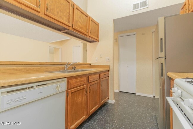 Building Photo - 11601 Soberana Ln