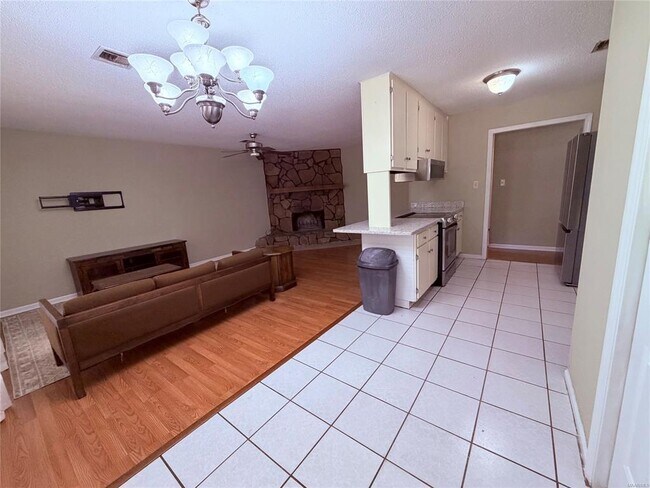 Building Photo - 6735 Pineleaf Dr