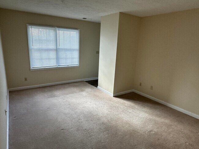 Building Photo - 165 Landings Dr